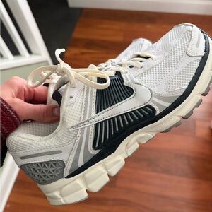 Nike Women’s Vomero 5